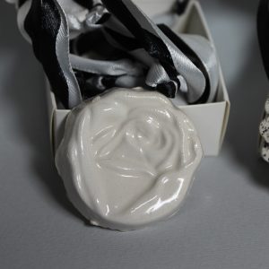 COLLANA CON ROSA